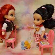 Мини Дисней аниматорс играют с котятами