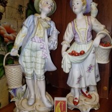 Большие интерьерные статуэтки, пара. Дама и кавалер. Бисквит.