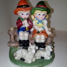 Статуэтка Бисквит Детки с овечками.