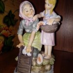 Статуэтка Бисквит Бабка с внучкой