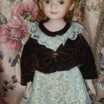 Фарфоровая кукла