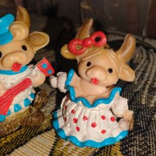 Игрушки СССР, литая резина. Бычок и коровка.