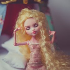 Принцесса на горошине по арту (Монстер Хай Дракулаура)