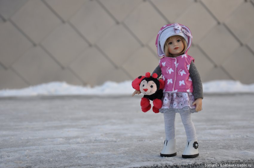 Лиллиан. В новых сапожках по белому снежку (фото 4)