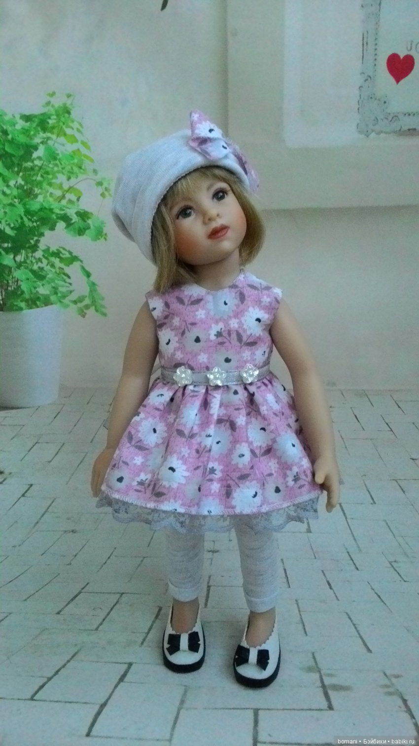 Лиллиан. В новых сапожках по белому снежку (фото 2)