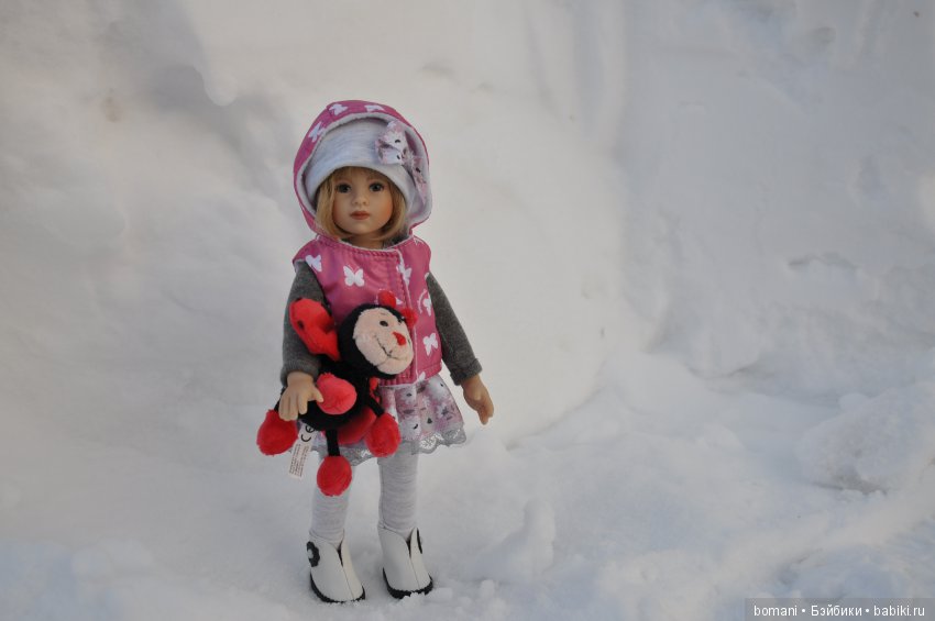 Лиллиан. В новых сапожках по белому снежку (фото 7)