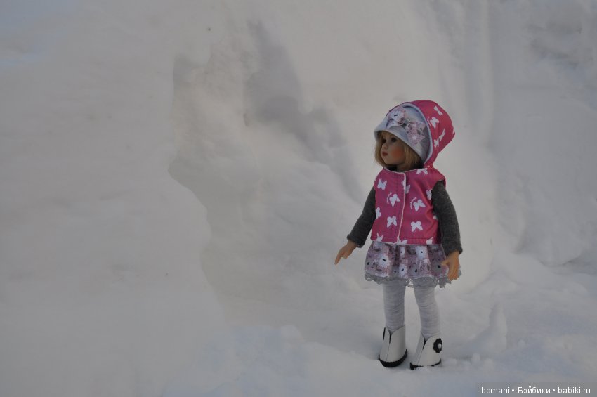 Лиллиан. В новых сапожках по белому снежку (фото 5)