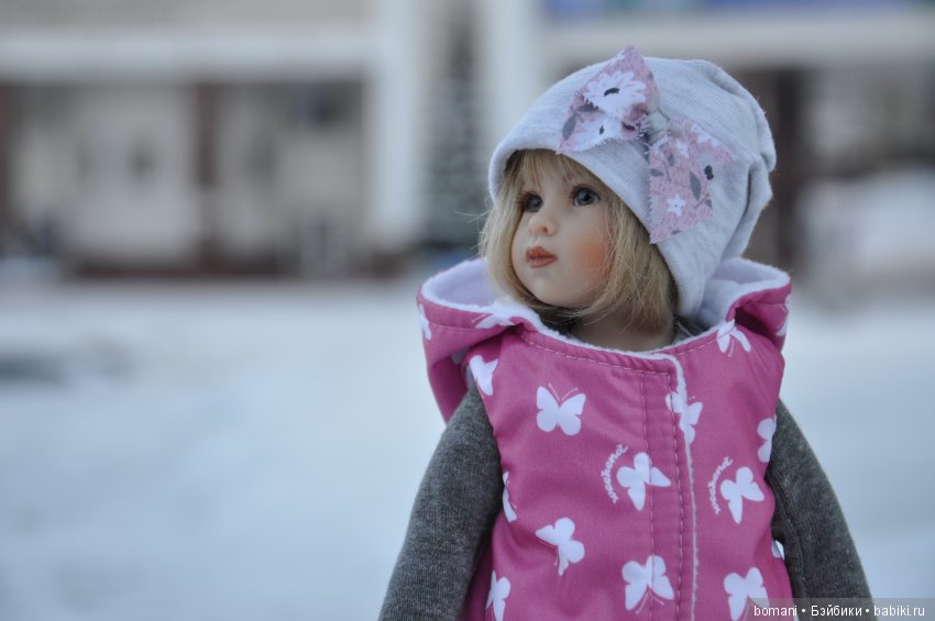 Лиллиан. В новых сапожках по белому снежку