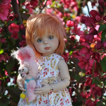 Ксюшка в цветах