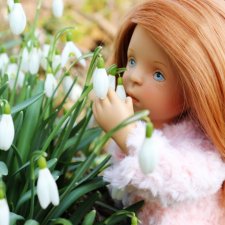 В подснежниках. Minouche Sylvia Natterer