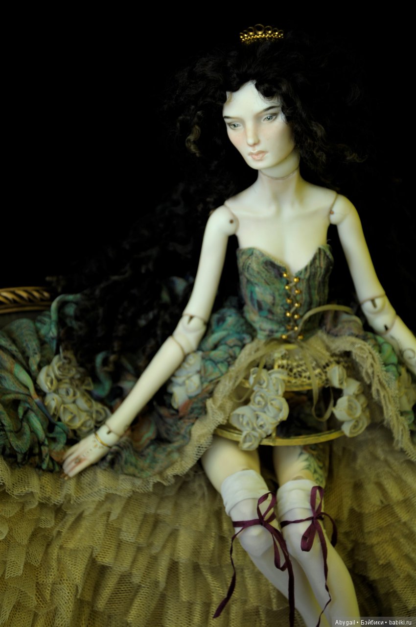 Четвёртый наряд Золотого павлина: "Изумрудный Рокайль" (фото 10)