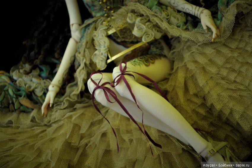 Четвёртый наряд Золотого павлина: "Изумрудный Рокайль"