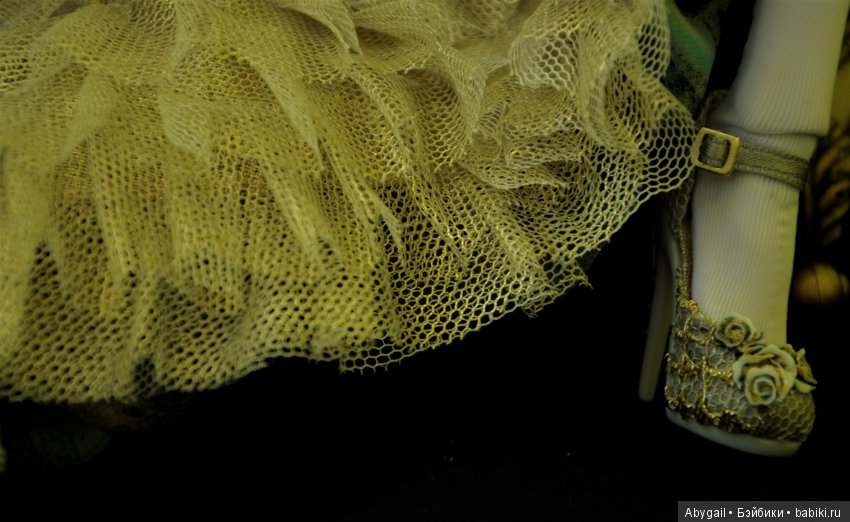 Четвёртый наряд Золотого павлина: "Изумрудный Рокайль"