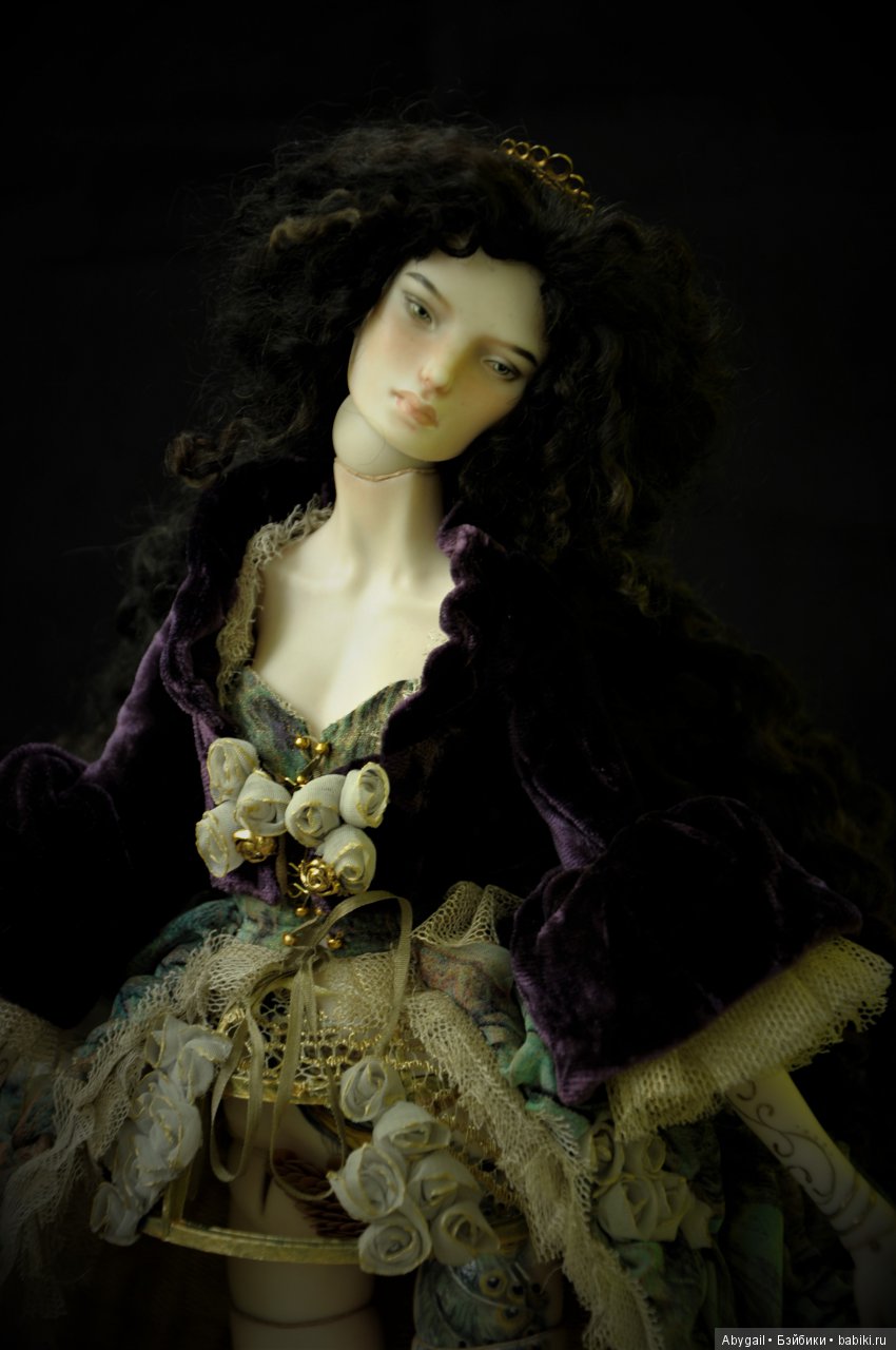 Четвёртый наряд Золотого павлина: "Изумрудный Рокайль"