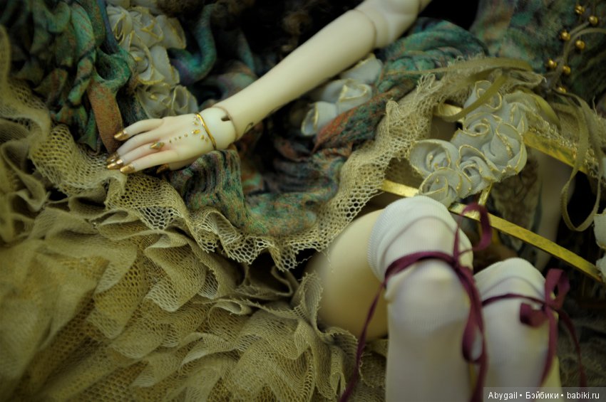 Четвёртый наряд Золотого павлина: "Изумрудный Рокайль"