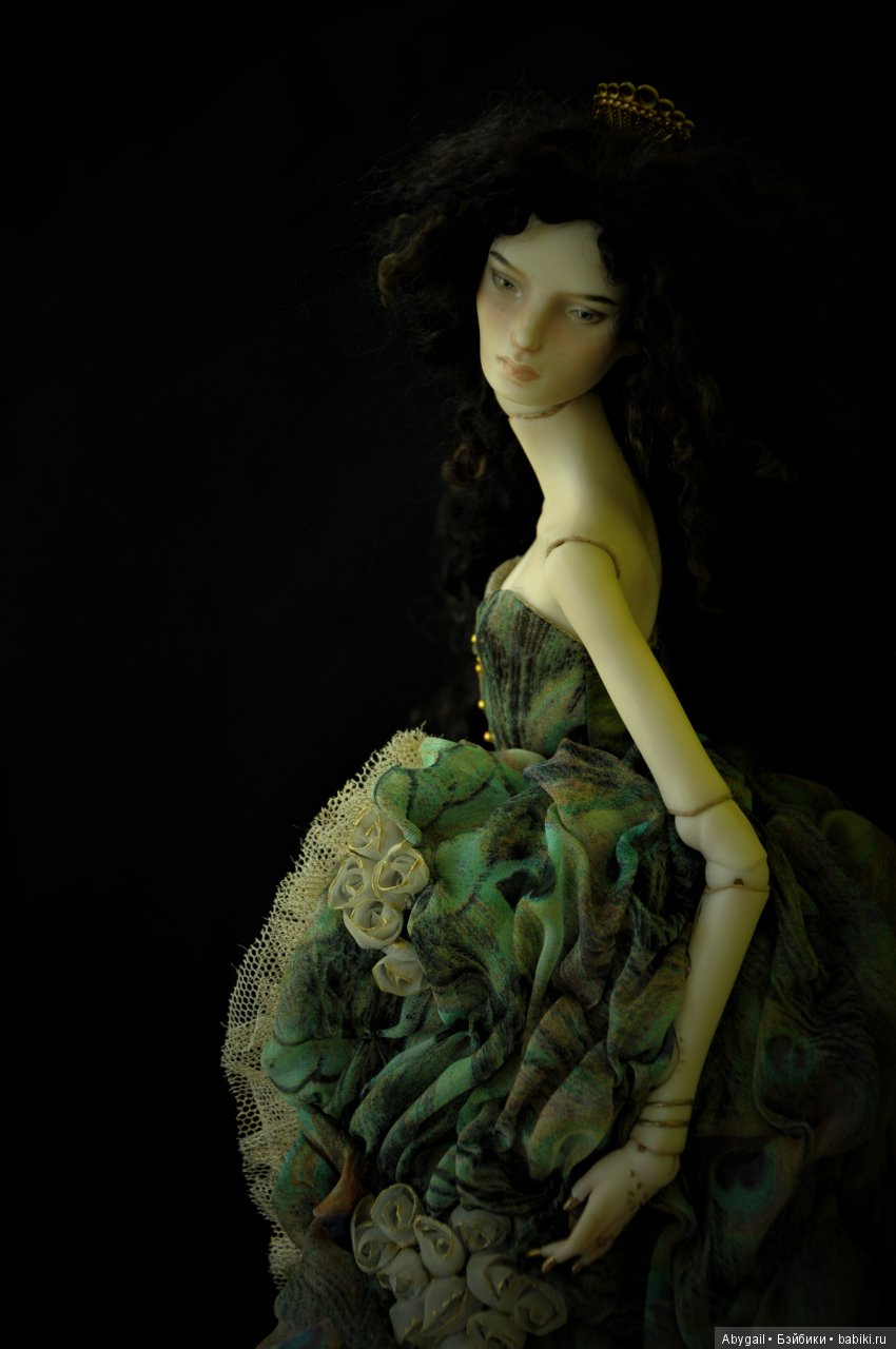 Четвёртый наряд Золотого павлина: "Изумрудный Рокайль" (фото 6)