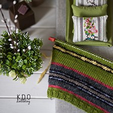 Из архивного. Яркий комплект для кукольной мебели