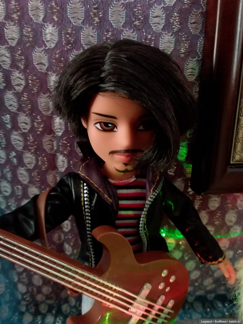 Клип на хит Эмре Айдына Bir Pazar Kahvaltisi - "Воскресный завтрак"