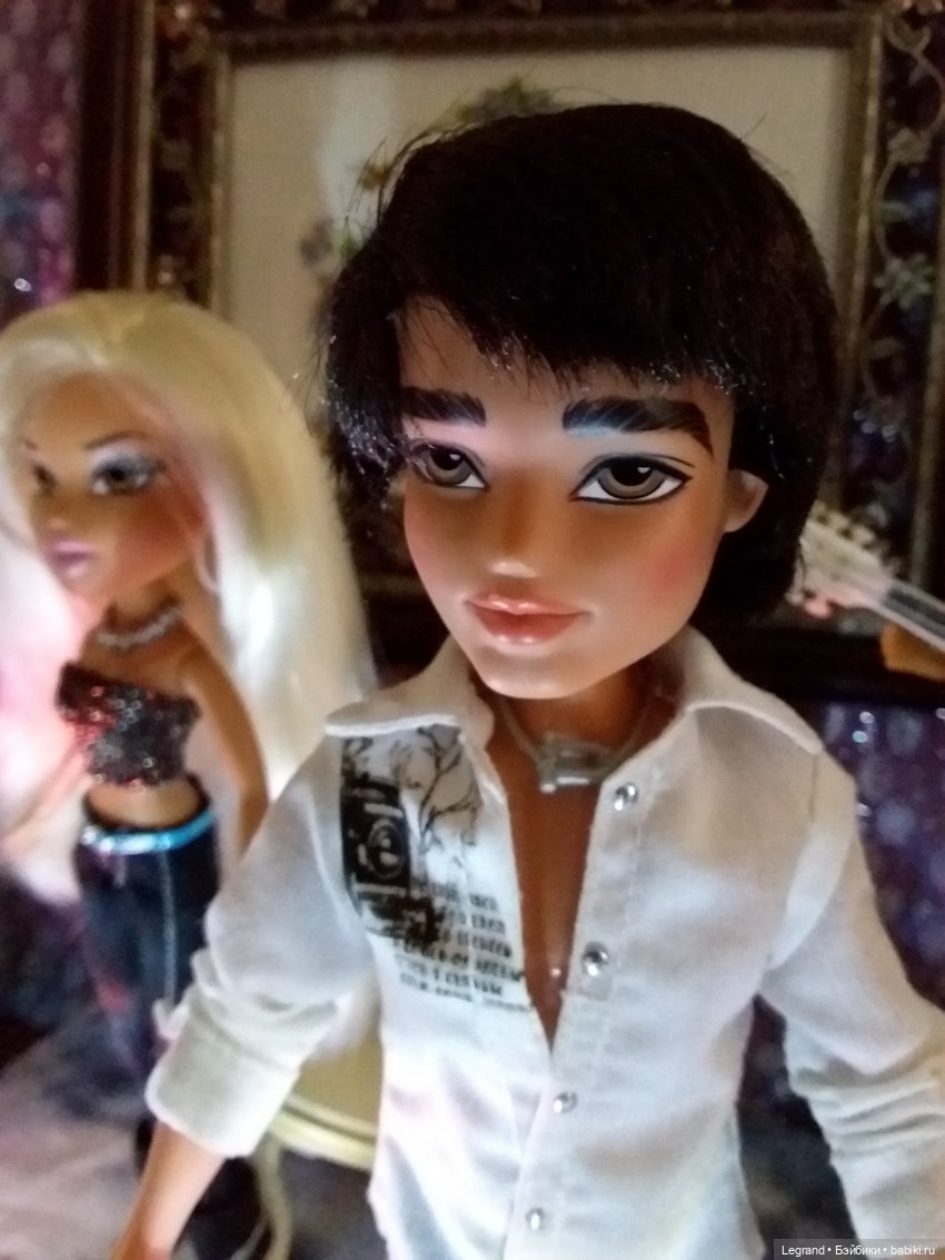 Клип на хит Эмре Айдына Bir Pazar Kahvaltisi - "Воскресный завтрак"