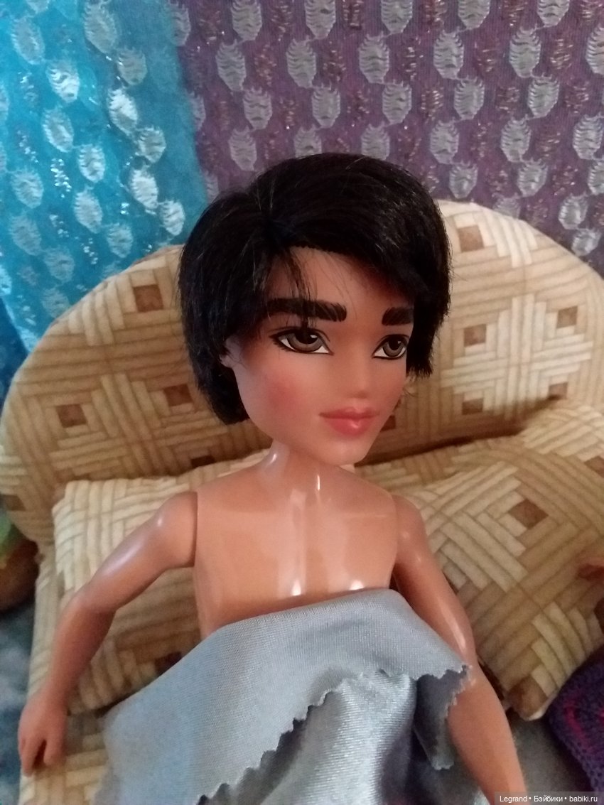 Клип на хит Эмре Айдына Bir Pazar Kahvaltisi - "Воскресный завтрак"