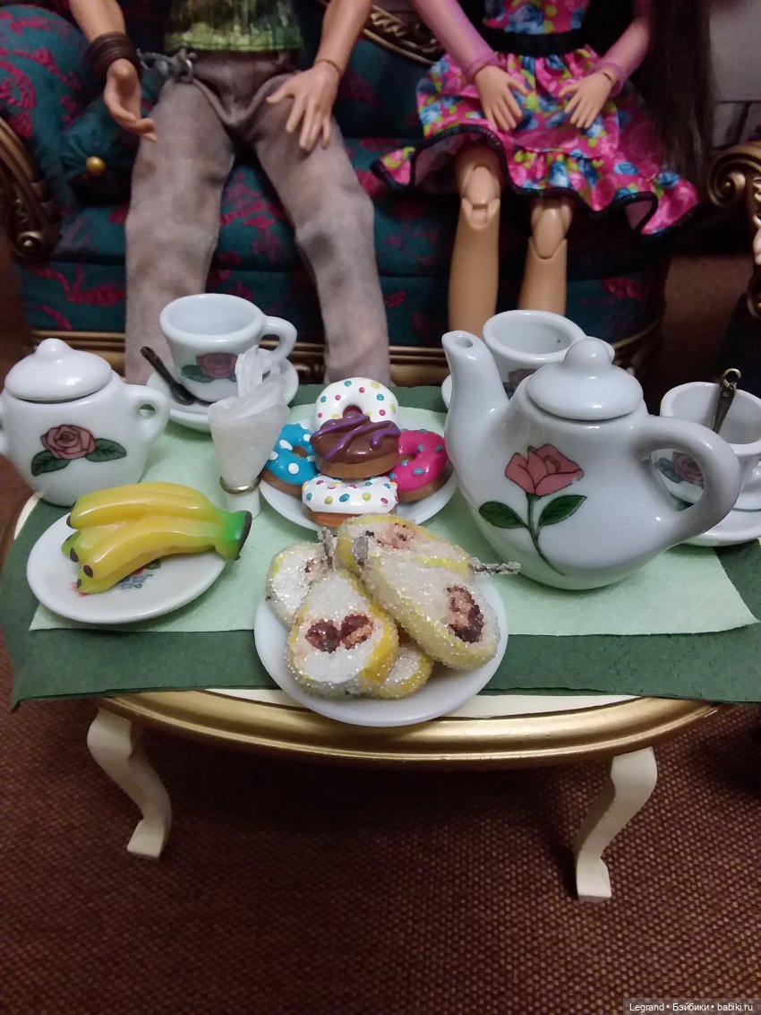 Они сами пишут свои истории: Готье, Дезире, Лестат. Обед и разговоры о политике