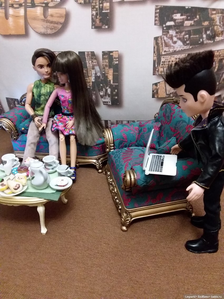 Они сами пишут свои истории: Готье, Дезире, Лестат. Обед и разговоры о политике