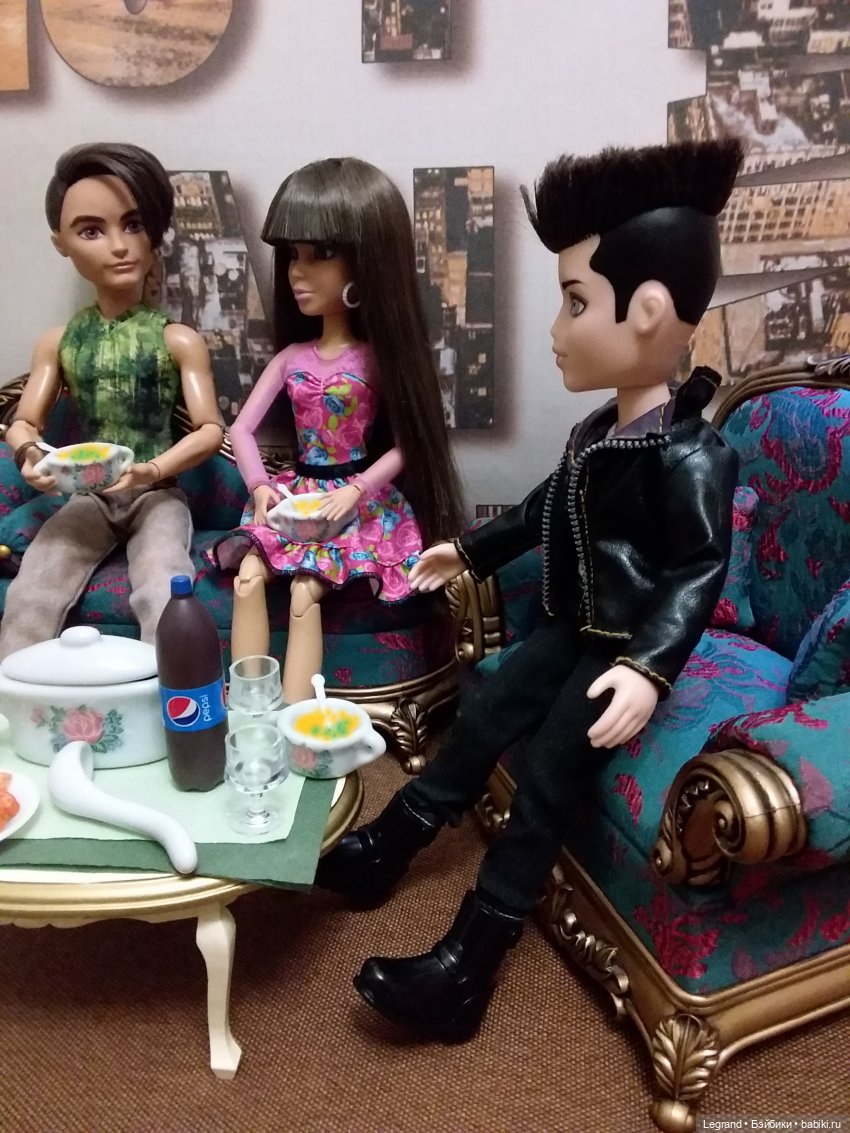 Они сами пишут свои истории: Готье, Дезире, Лестат. Обед и разговоры о политике