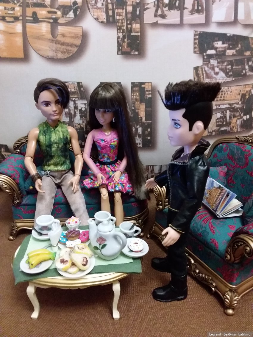 Они сами пишут свои истории: Готье, Дезире, Лестат. Обед и разговоры о политике