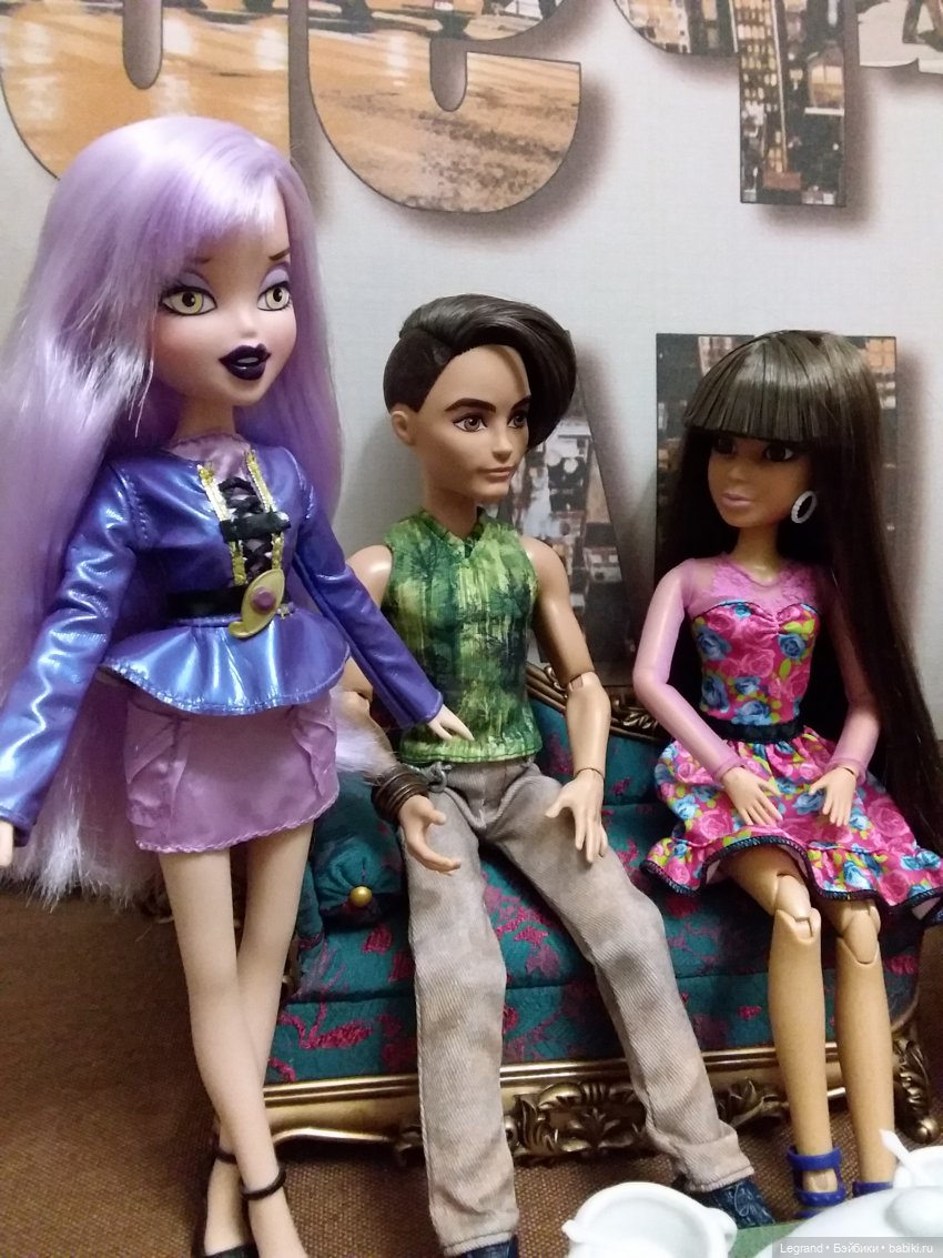 Они сами пишут свои истории: Готье, Дезире, Лестат. Обед и разговоры о политике