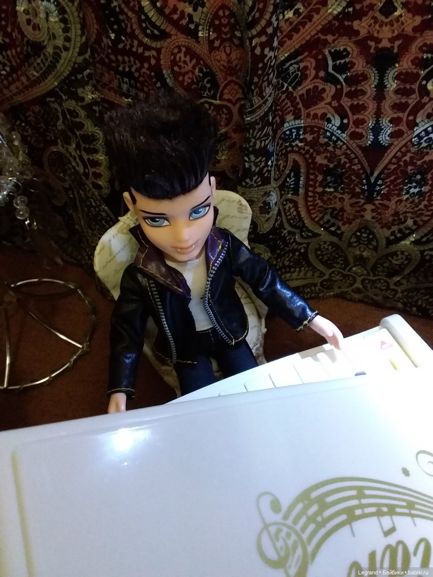 Они сами пишут свои истории: Лестат, Коринна. "К Элизе"