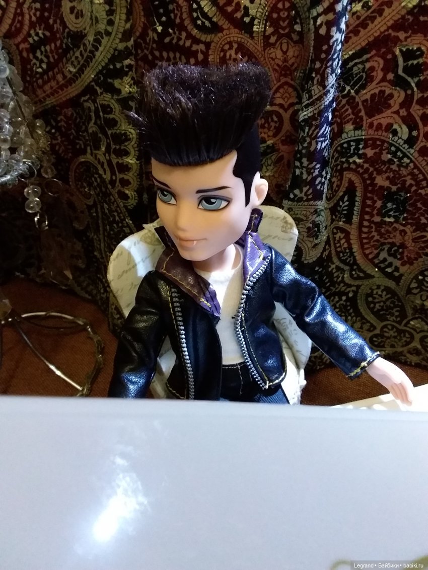 Они сами пишут свои истории: Лестат, Коринна. "К Элизе"