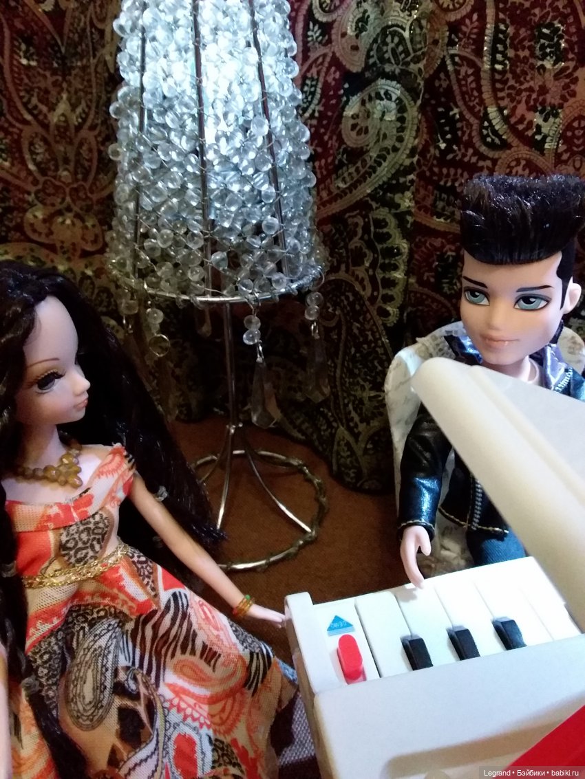 Они сами пишут свои истории: Лестат, Коринна. "К Элизе"