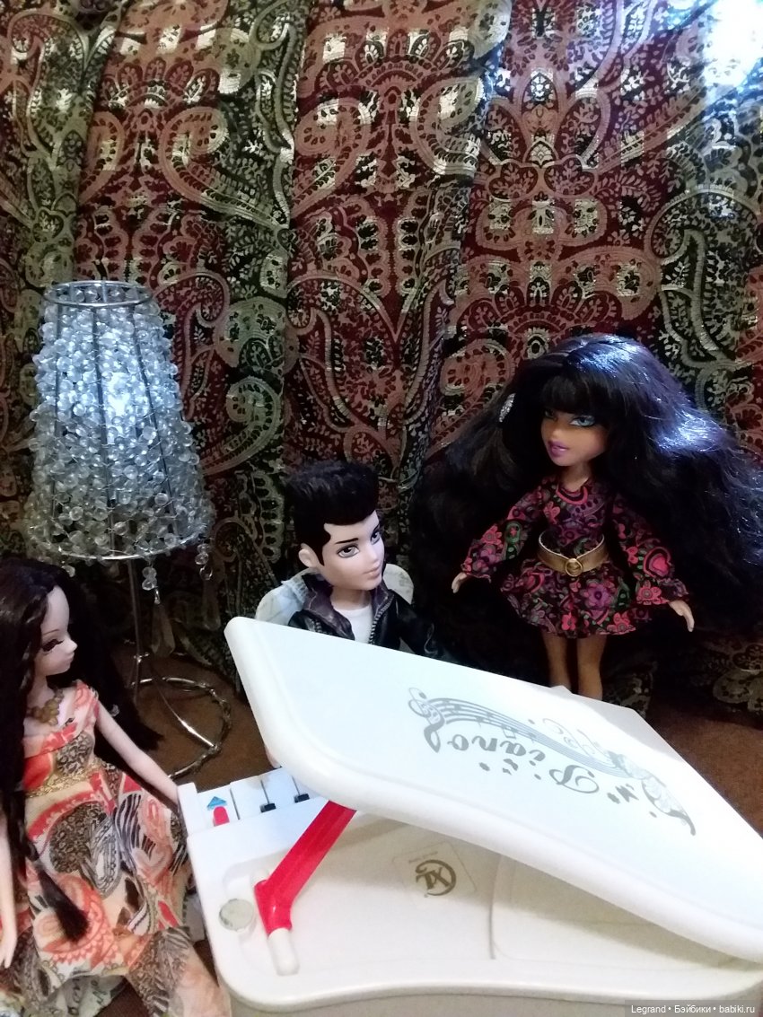 Они сами пишут свои истории: Лестат, Коринна. "К Элизе"