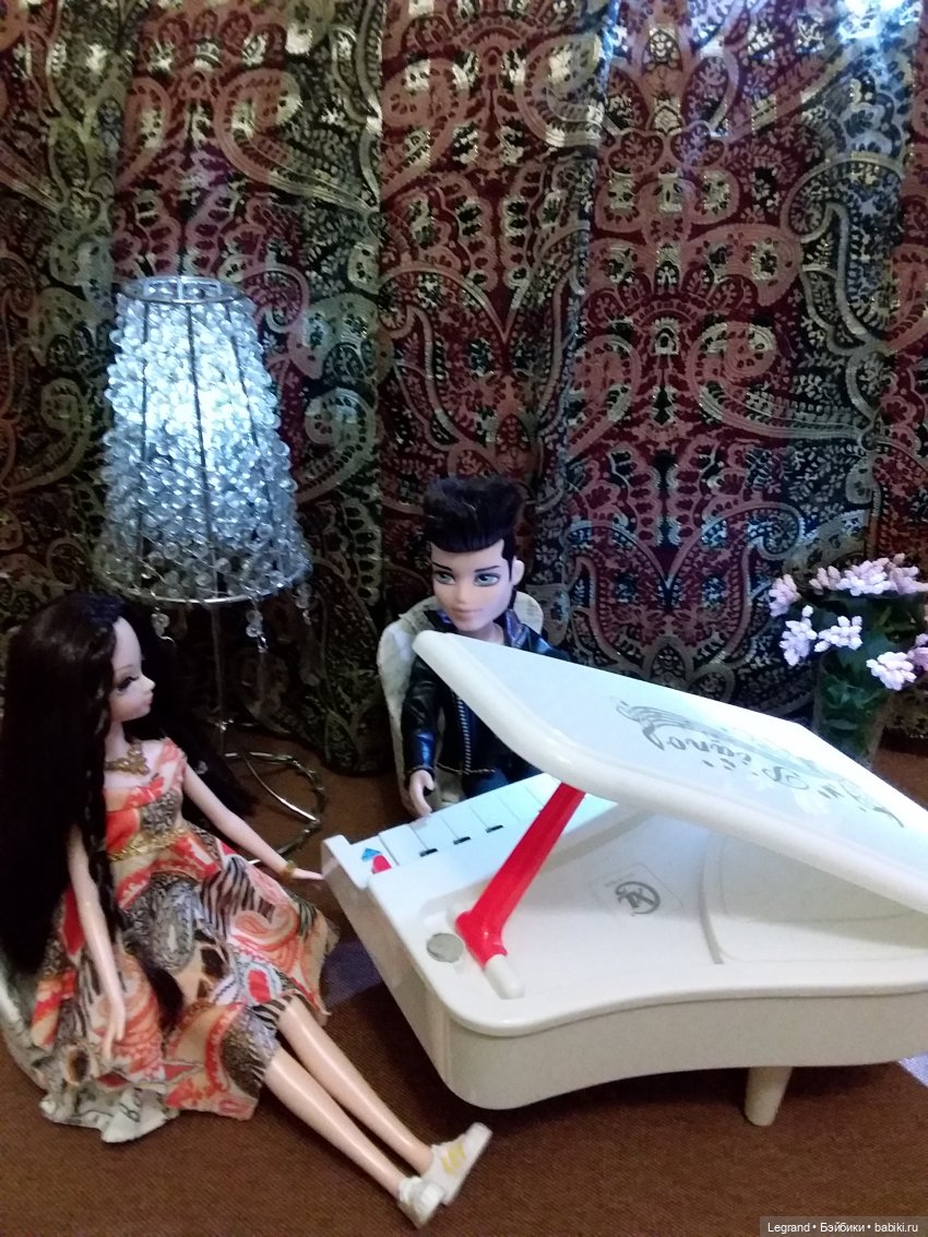 Они сами пишут свои истории: Лестат, Коринна. "К Элизе"