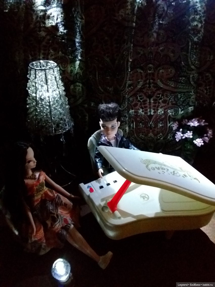 Они сами пишут свои истории: Лестат, Коринна. "К Элизе"