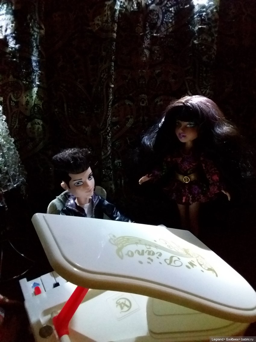 Они сами пишут свои истории: Лестат, Коринна. "К Элизе"