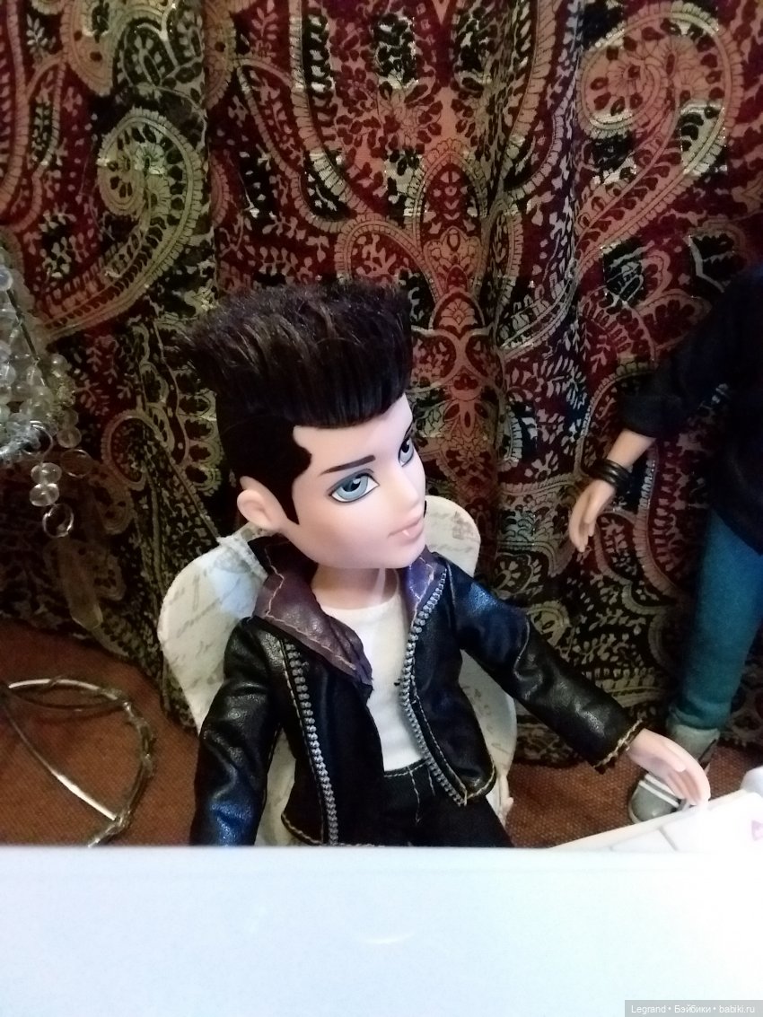 Они сами пишут свои истории: Лестат, Коринна. "К Элизе"