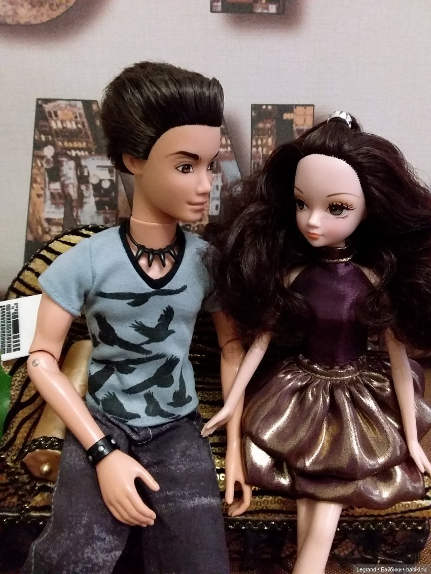 Они сами пишут свои истории: сестра Коринны:) Сирин и Дориан. И немного о Лестате