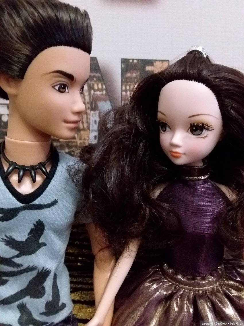 Они сами пишут свои истории: сестра Коринны:) Сирин и Дориан. И немного о Лестате