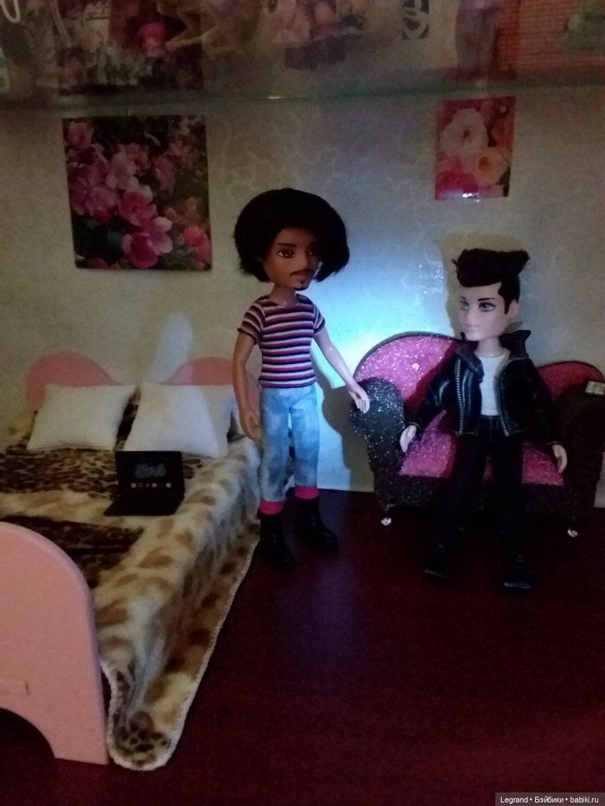 Они сами пишут свои истории: сестра Коринны:) Сирин и Дориан. И немного о Лестате