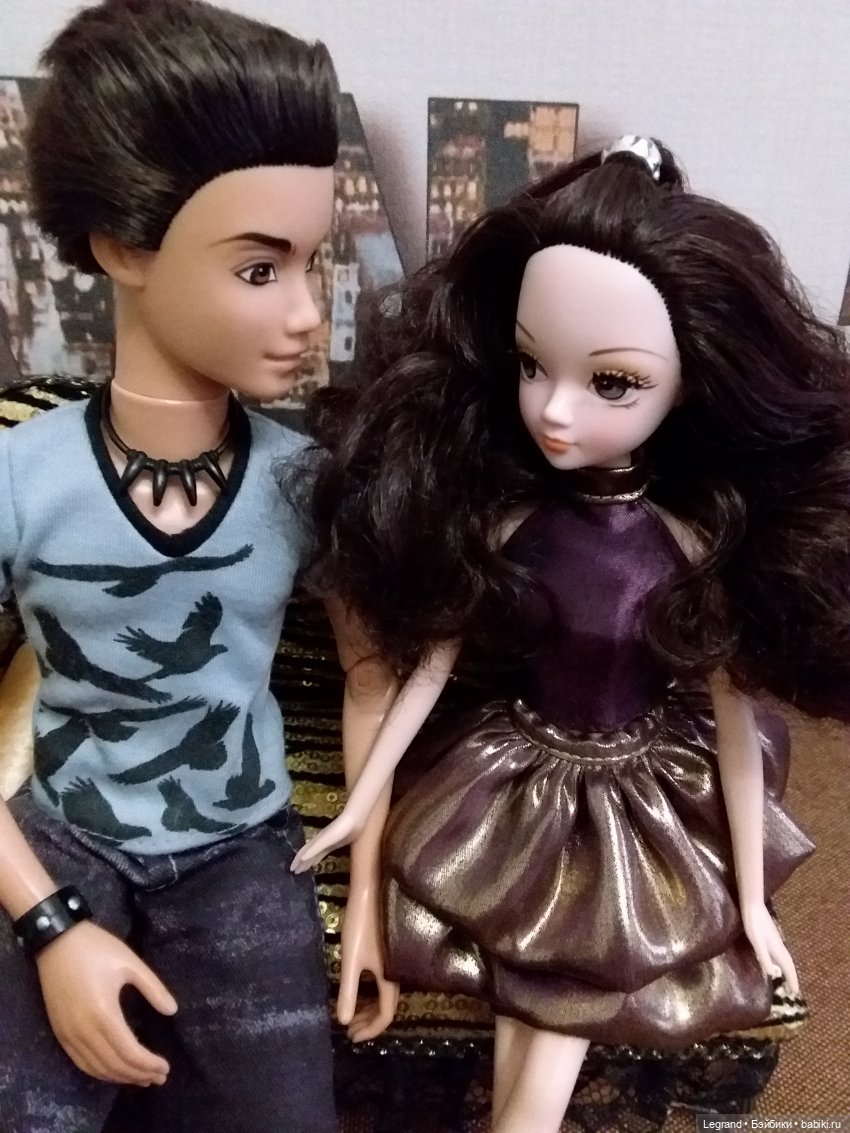 Они сами пишут свои истории: сестра Коринны:) Сирин и Дориан. И немного о Лестате