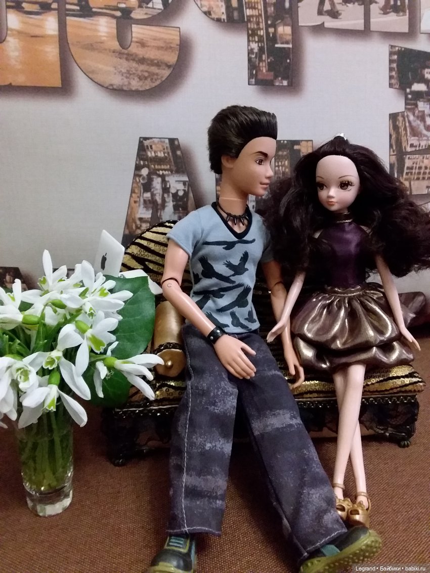 Они сами пишут свои истории: сестра Коринны:) Сирин и Дориан. И немного о Лестате