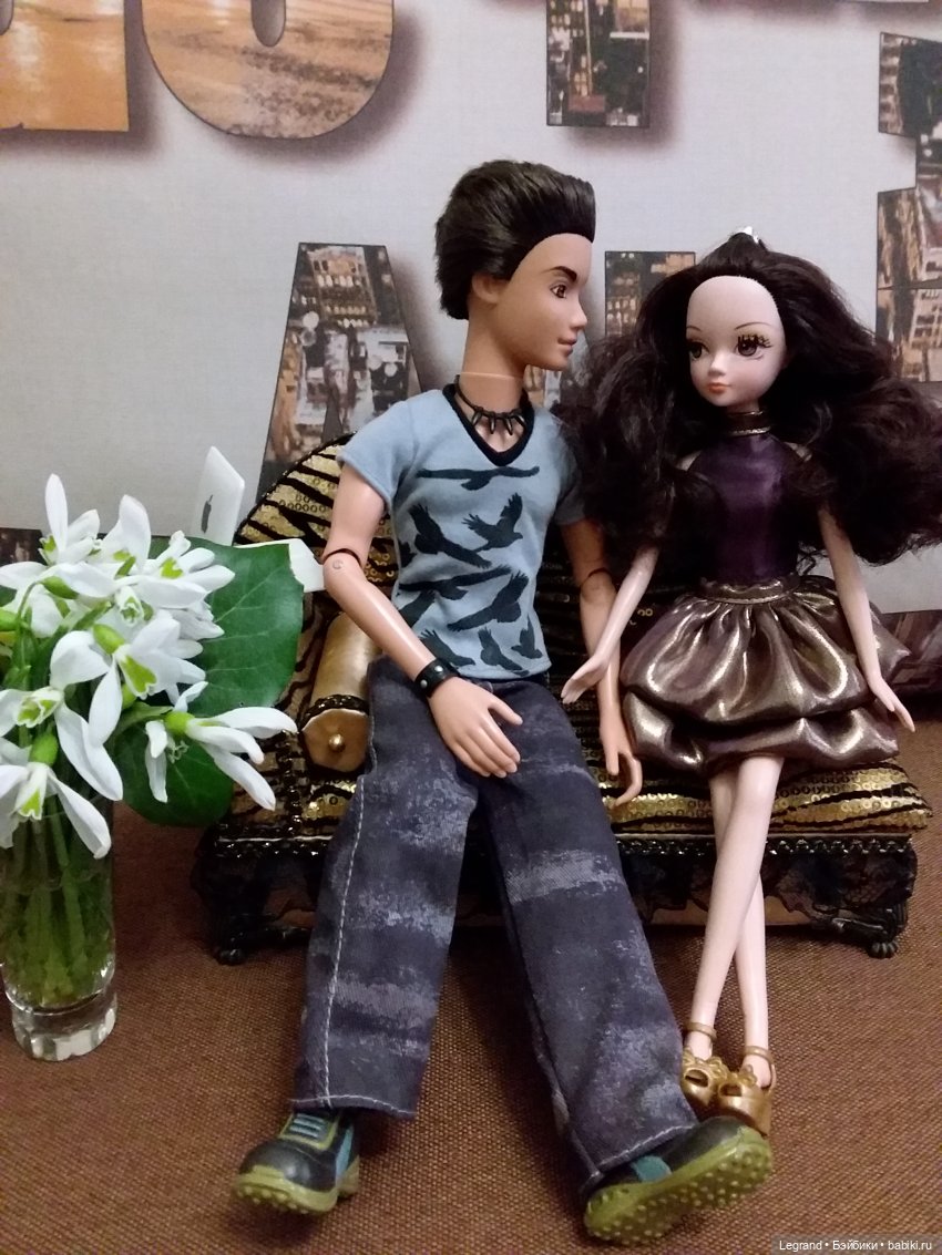 Они сами пишут свои истории: сестра Коринны:) Сирин и Дориан. И немного о Лестате