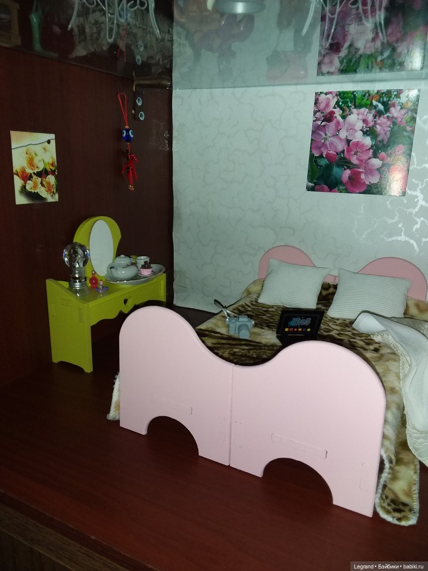 Они сами пишут свои истории: сестра Коринны:) Сирин и Дориан. И немного о Лестате