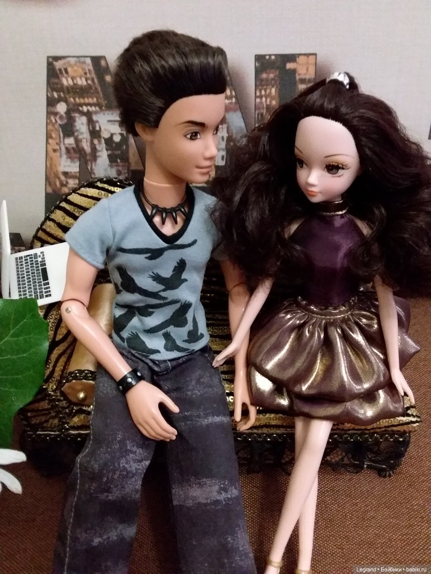 Они сами пишут свои истории: сестра Коринны:) Сирин и Дориан. И немного о Лестате