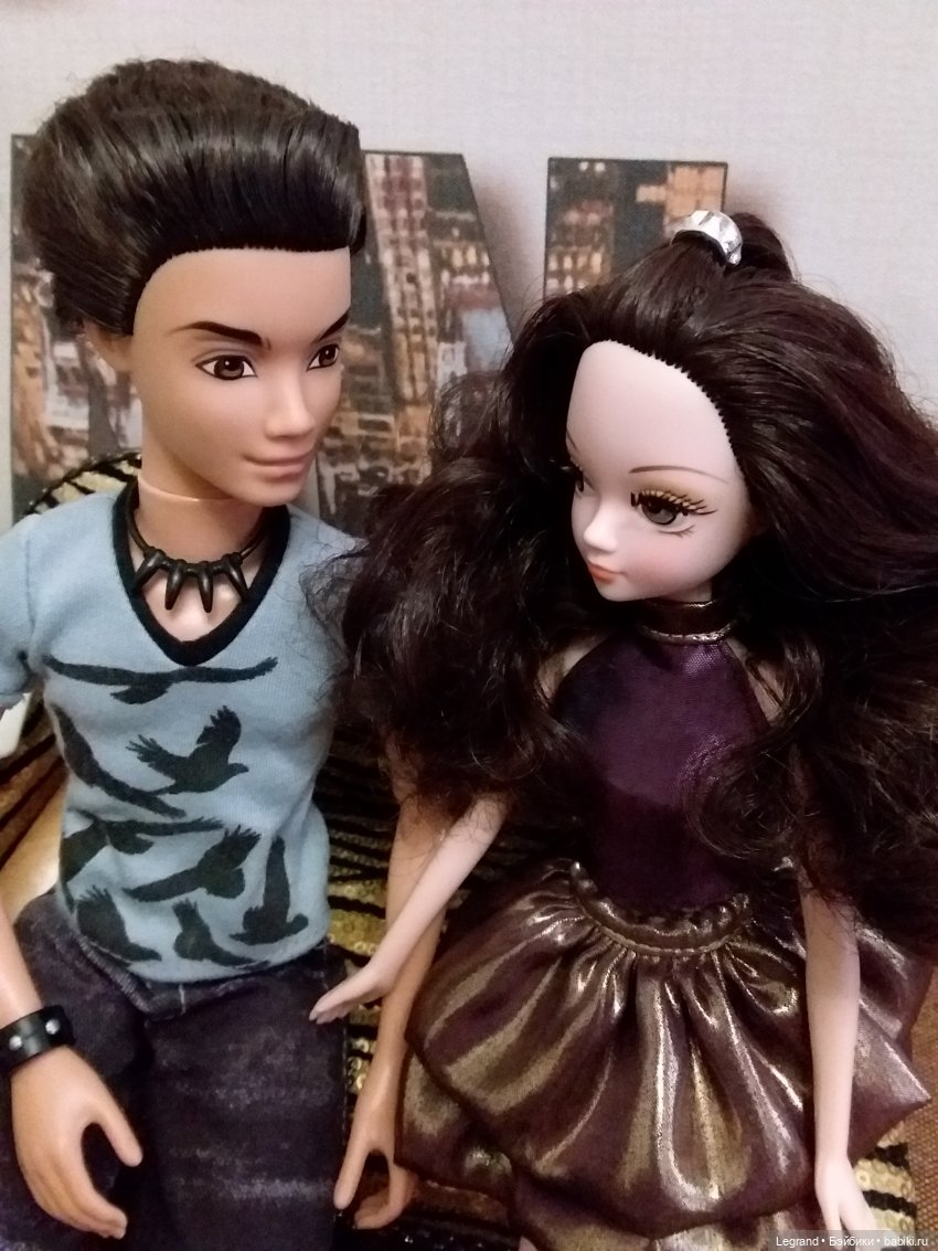 Они сами пишут свои истории: сестра Коринны:) Сирин и Дориан. И немного о Лестате