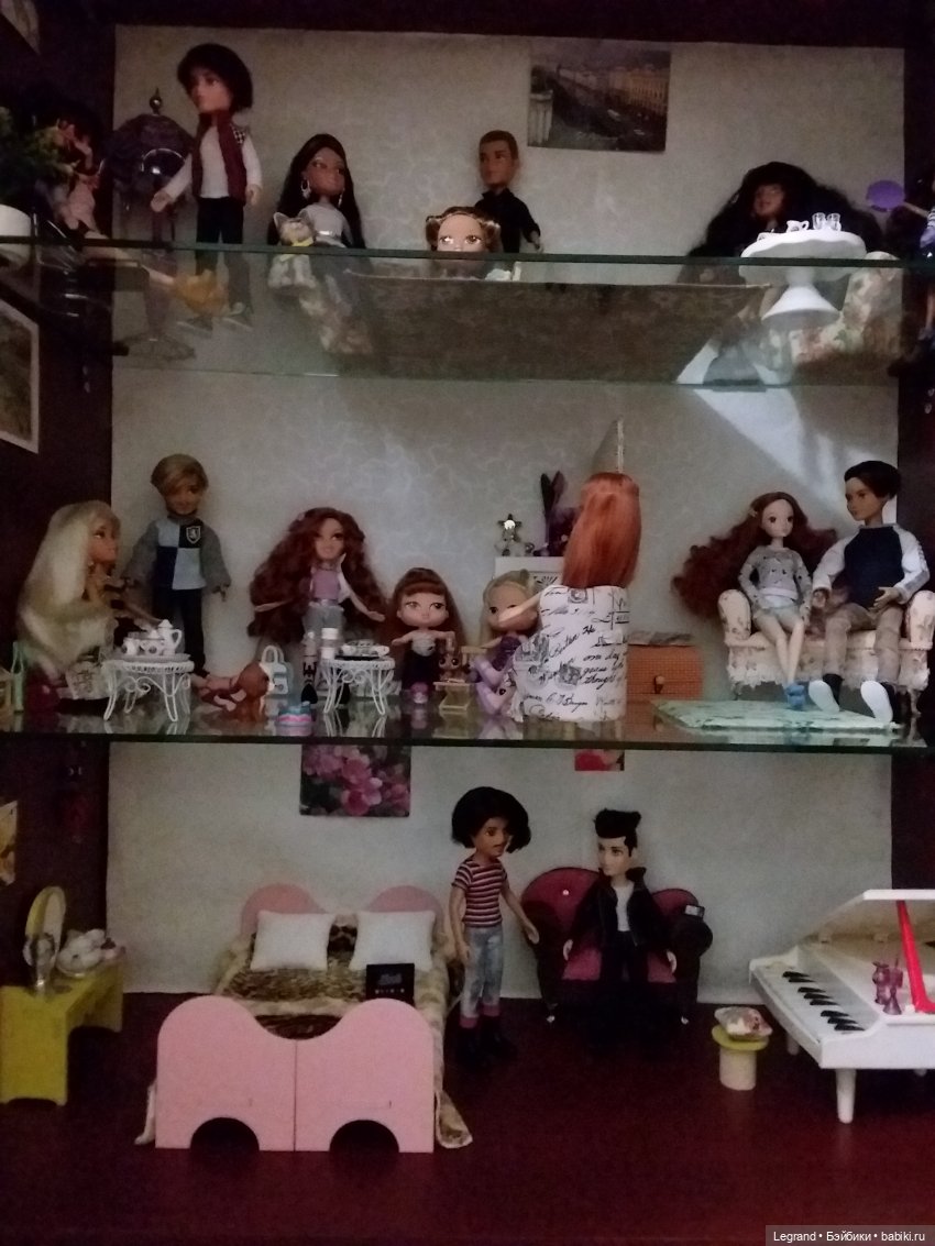 Они сами пишут свои истории: сестра Коринны:) Сирин и Дориан. И немного о Лестате