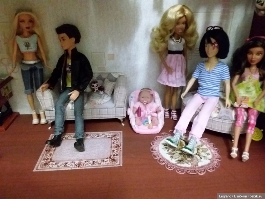 Они сами пишут свои истории: Перестановки на куклополках (фото 4)