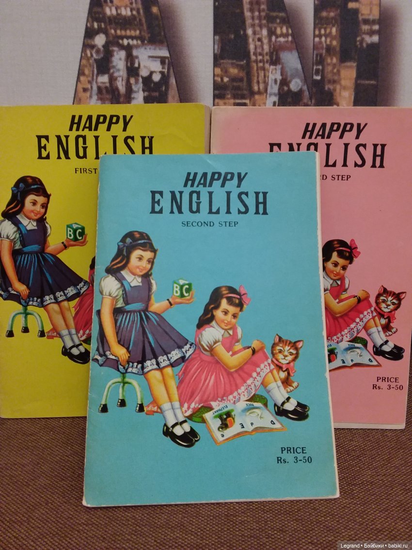 Продолжаю играть с мишками: Гри читает мои детские книжки и отдыхает у бассейна