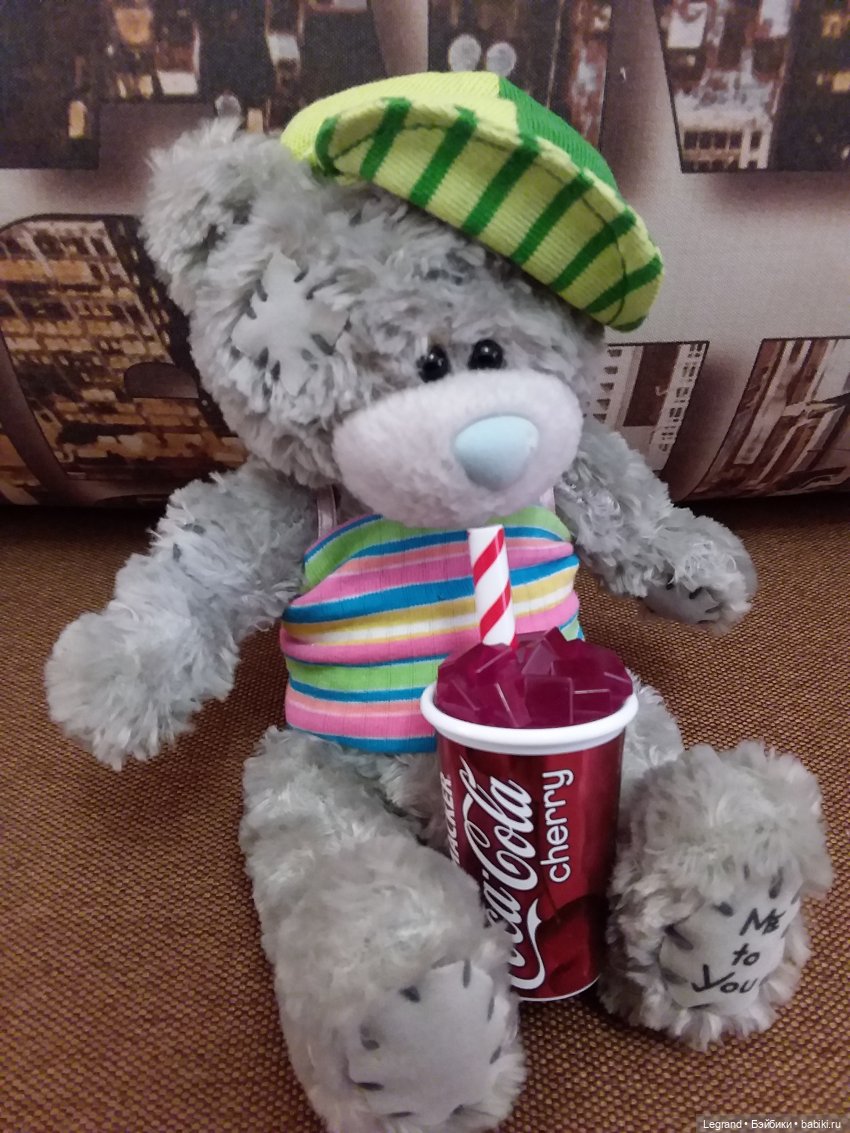 Продолжаю играть с мишками: Гри читает мои детские книжки и отдыхает у бассейна (фото 3)